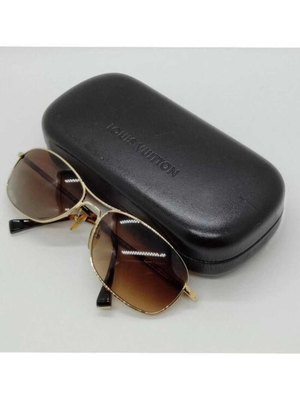 Authentic Louis Vuitton Aviator Sunglasses Gold Frame Gradient Lenses w/ Case - Picture 2 of 10